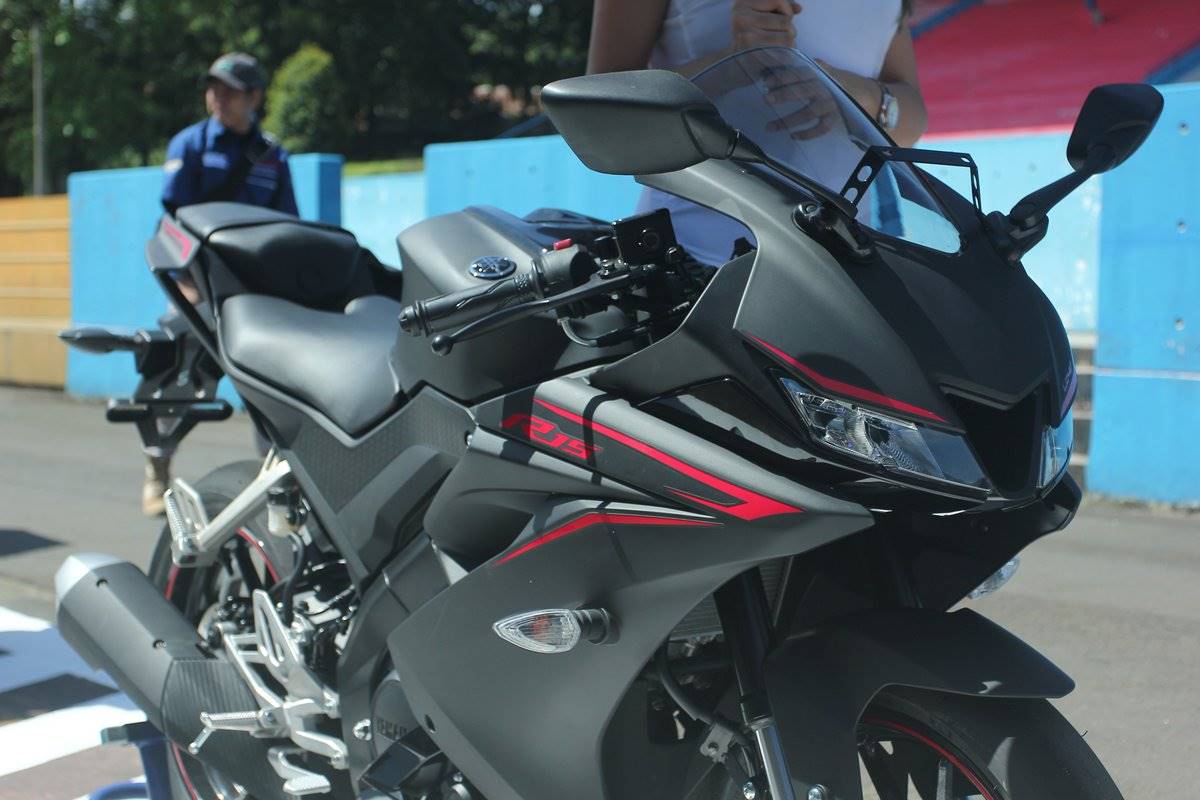 Alasan Yamaha R15 2017 Tidak Pakai Mesin DOHC Informasi Otomotif